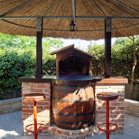 Pavle- With Hot Tub, 200m From The Prázdninový dům Sućuraj
