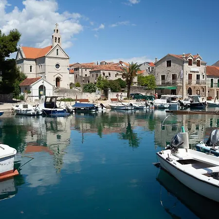 Σπίτι διακοπών Pavle- With Hot Tub, 200m From The *