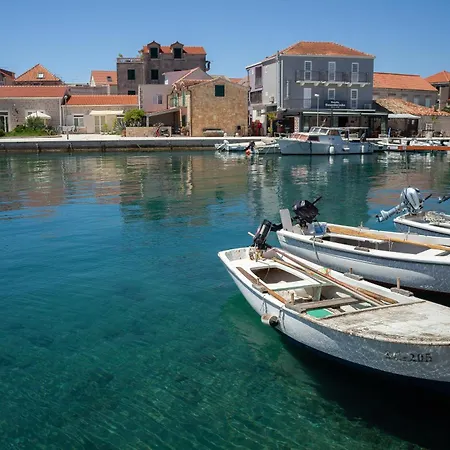 Pavle- With Hot Tub, 200m From The Σπίτι διακοπών Sućuraj