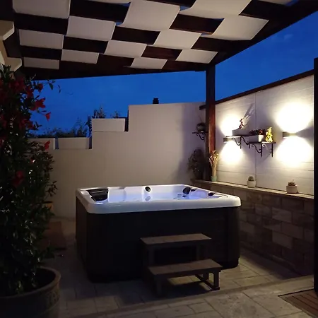 Pavle- With Hot Tub, 200m From The Sućuraj
